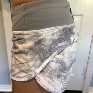Lululemon’s 2.5” speedy shorts